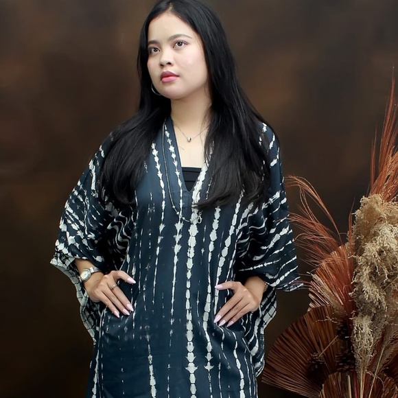 0128 / Black and White  Short Kaftan, Rayon Caftan - Picture 3 of 13